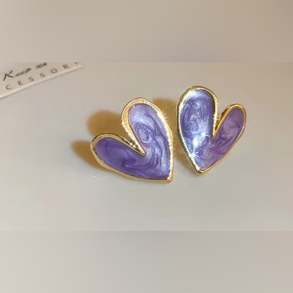 💜NWT- Purple Heart Earrings set in Gold Overlay💜 - Picture 1 of 2